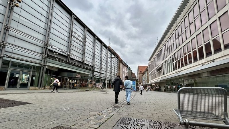 Der Platz zwischen dem leerstehenden Citypoint und dem Kaufhof in den Nürnberger City. | Bild: BR/Michael Reiner Der Platz zwischen dem leerstehenden Citypoint und dem Kaufhof in den Nürnberger City.