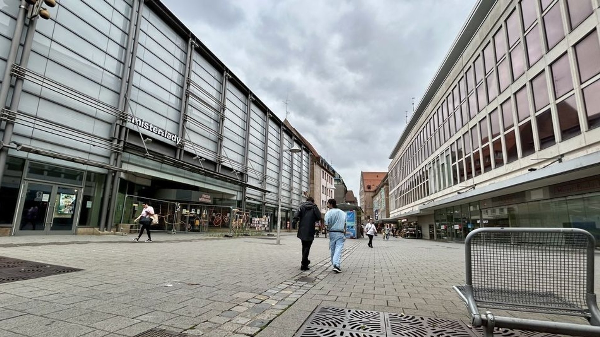 Der Platz zwischen dem leerstehenden Citypoint und dem Kaufhof in den Nürnberger City.