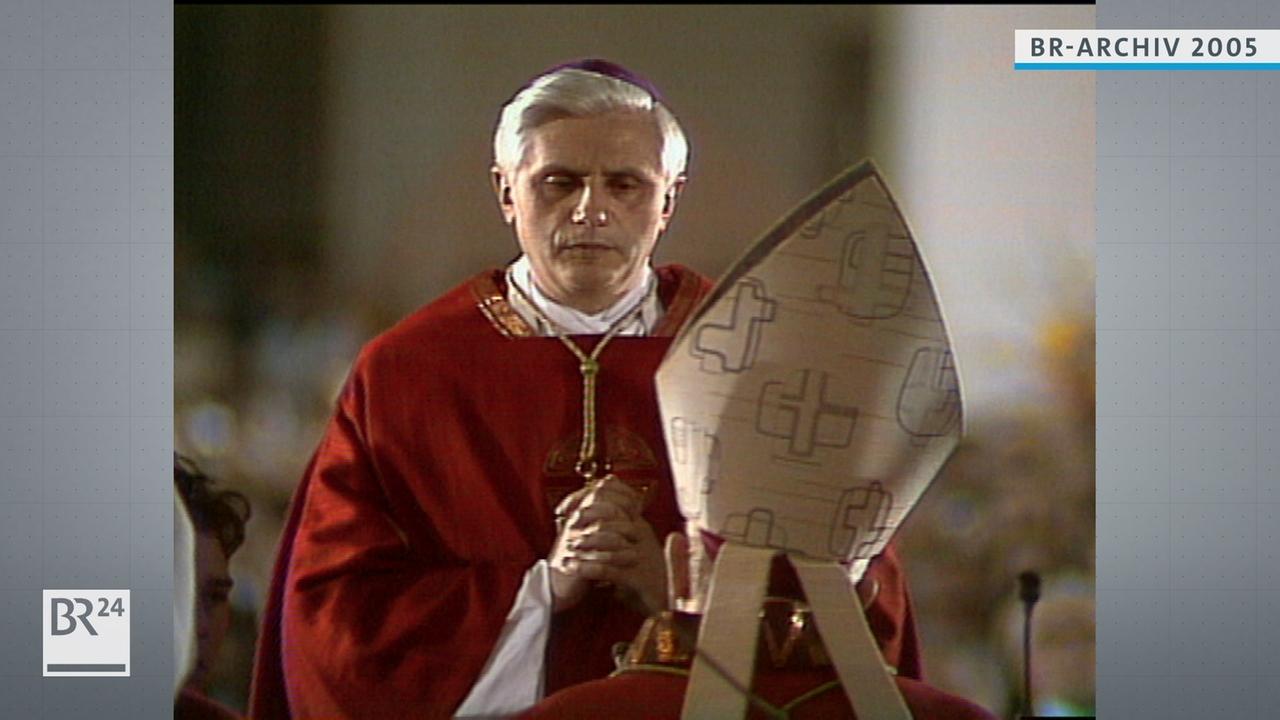 Joseph Ratzinger bei der Bischofsweihe
