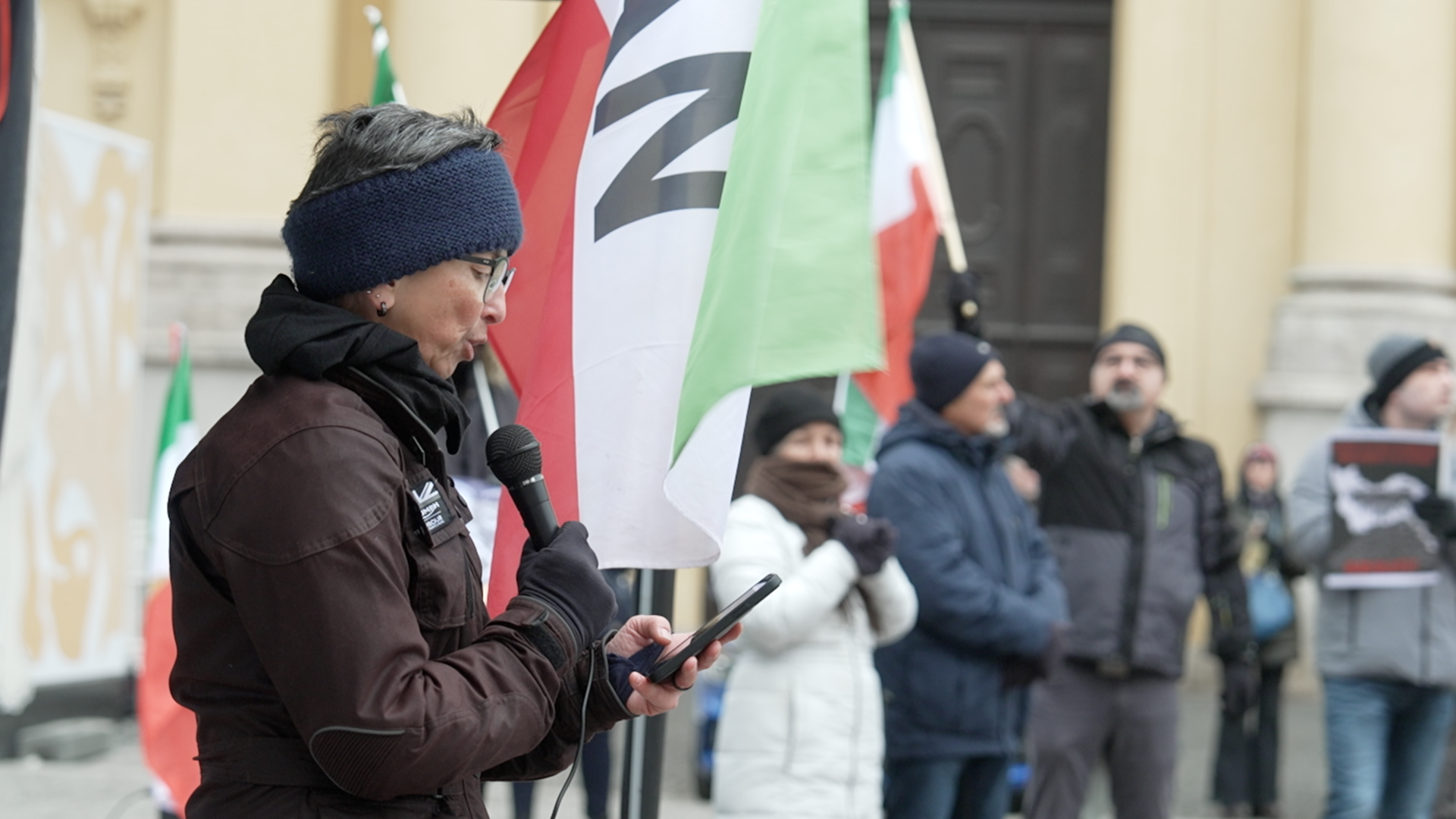 Surin Zakikhani von der Veranstalterorganisation  Women.Life.Freedom Munich e.V.