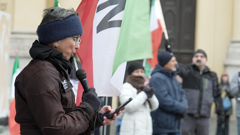 Surin Zakikhani von der Veranstalterorganisation Women.Life.Freedom Munich e.V. | Bild: BR / Boris Berg Surin Zakikhani von der Veranstalterorganisation Women.Life.Freedom Munich e.V.