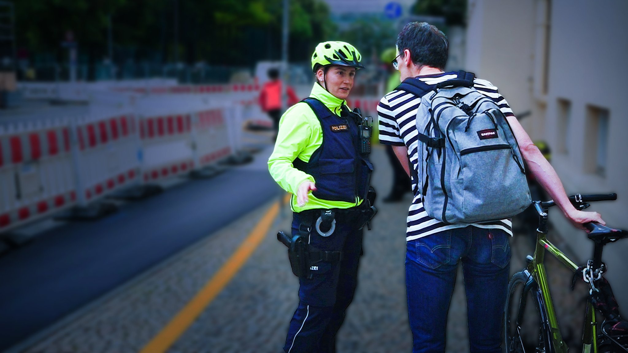 Blaulicht und Pedale: Fahrradstreife jagt Verkehrssünder