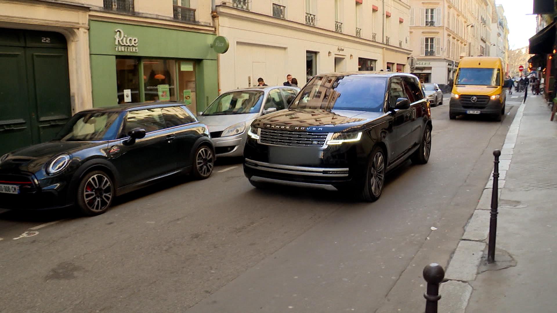 Wer mit einem SUV in der französischen Hauptstadt Paris unterwegs ist, soll für das Parkticket 18 Euro pro Stunde bezahlen.