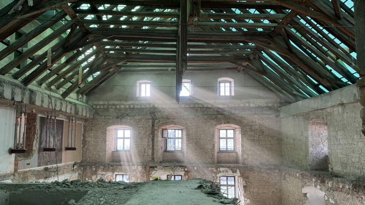 Entkernter Westflügel der Festung Marienberg