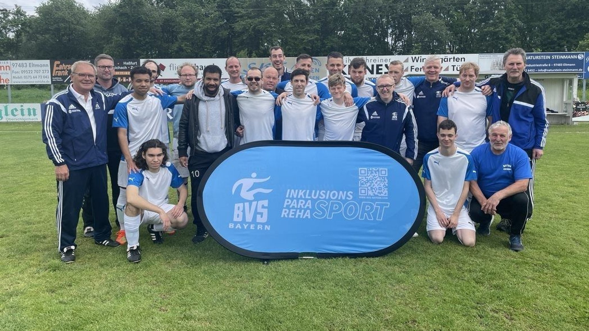 Die bayerische Auswahl bei der Deutschen Meisterschaft im Fußball für Menschen mit geistiger Behinderung in Sand am Main.