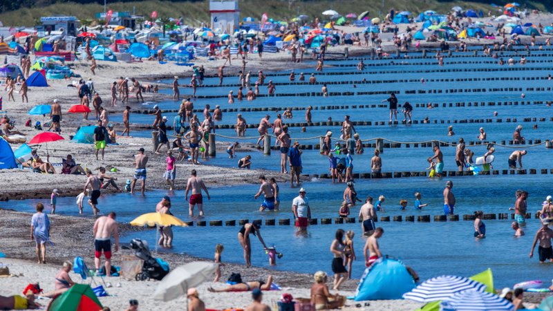 Strand in Warnemünde | Bild: picture alliance/dpa | Jens Büttner Strand in Warnemünde