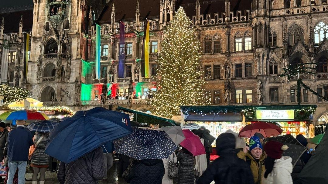 Münchens größter und ältester Christkindlmarkt am Marienplatz