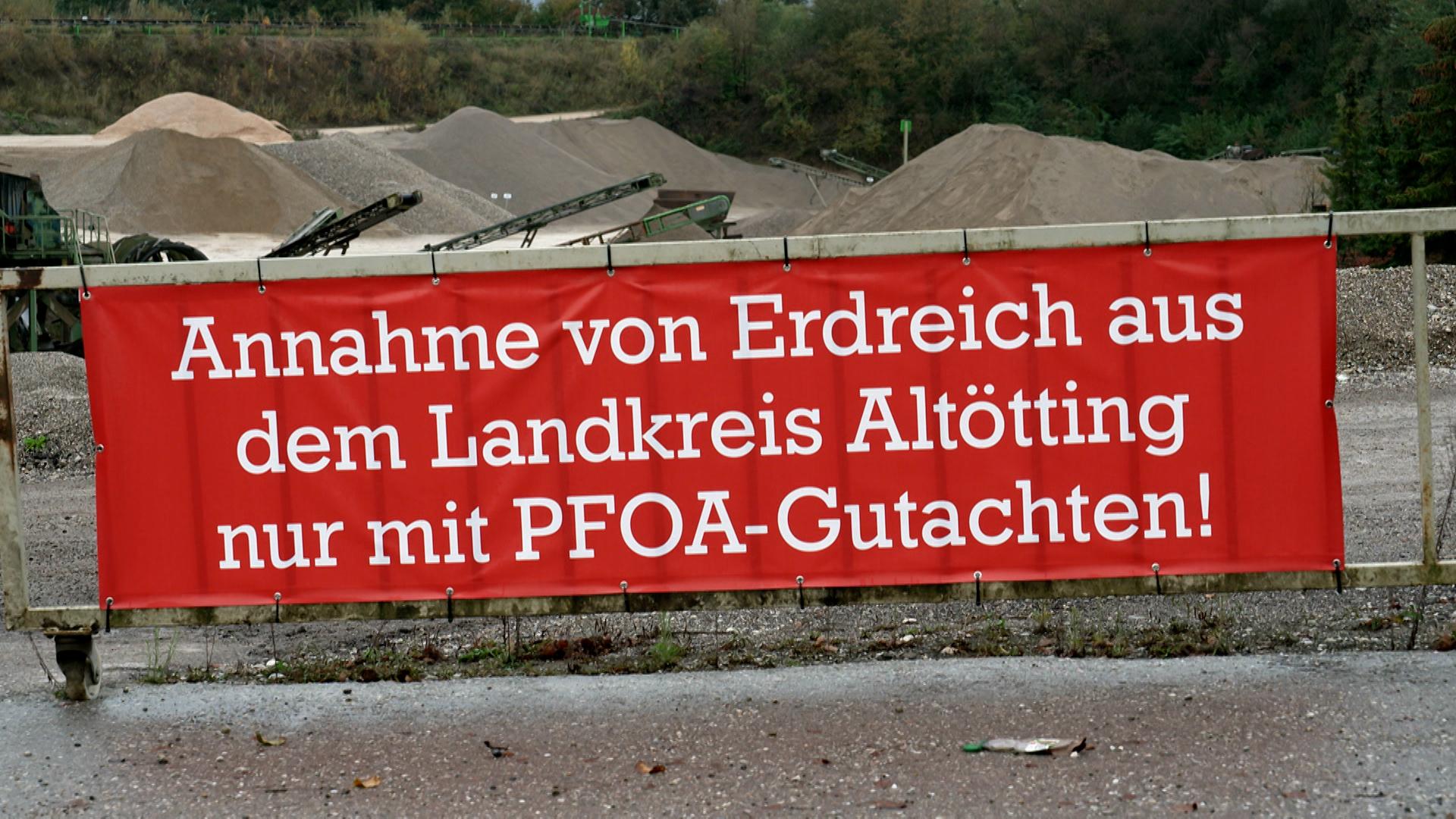 Transparent vor Deponie 