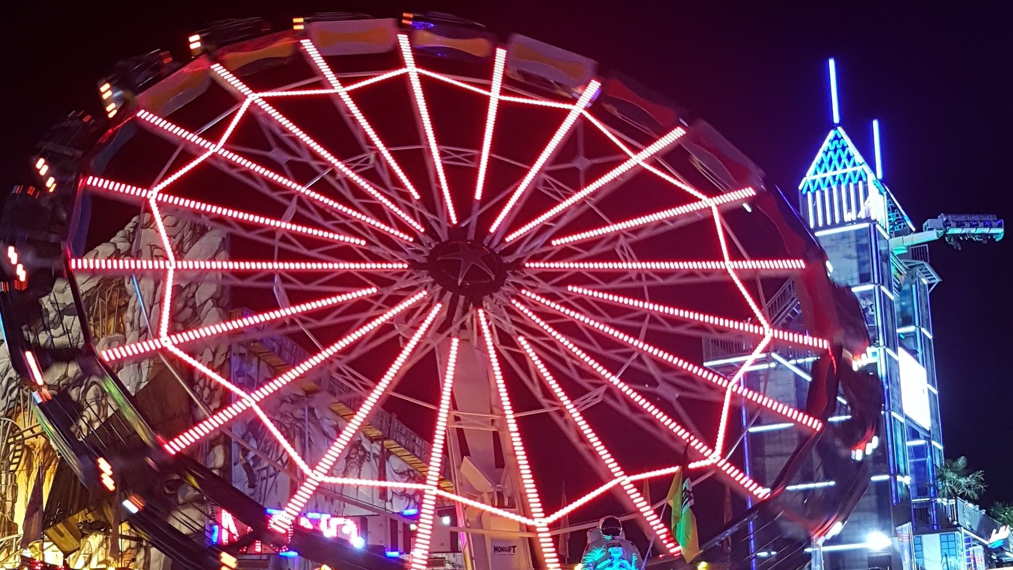 Fahrgeschäft beim Münchner Oktoberfest