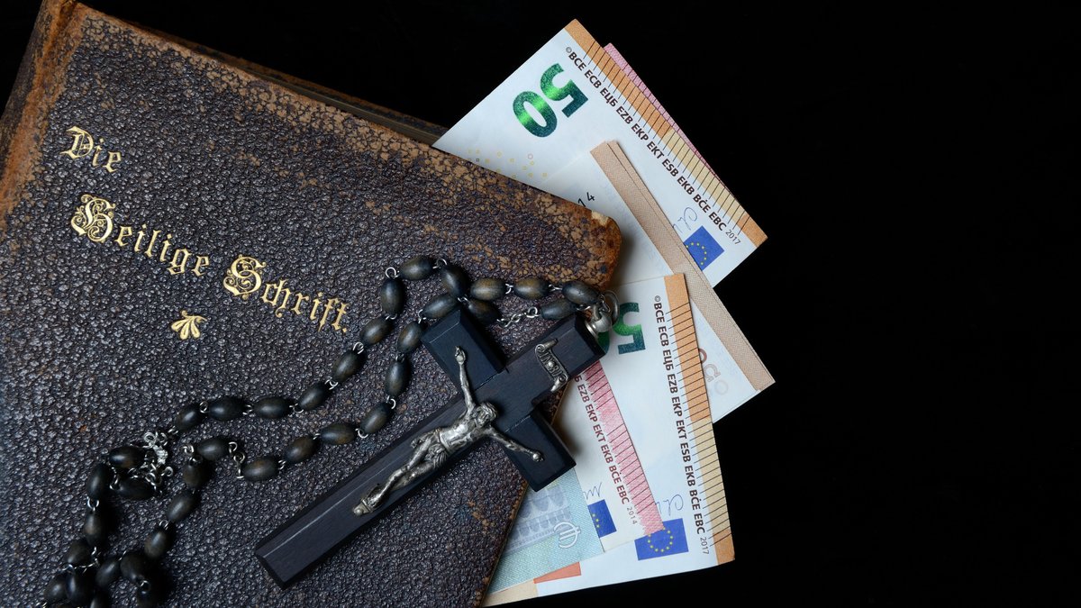 Die Bistümer der katholischen Kirche zahlen den Betroffenen von sexuellem Missbrauch Anerkennungsleistungen. 