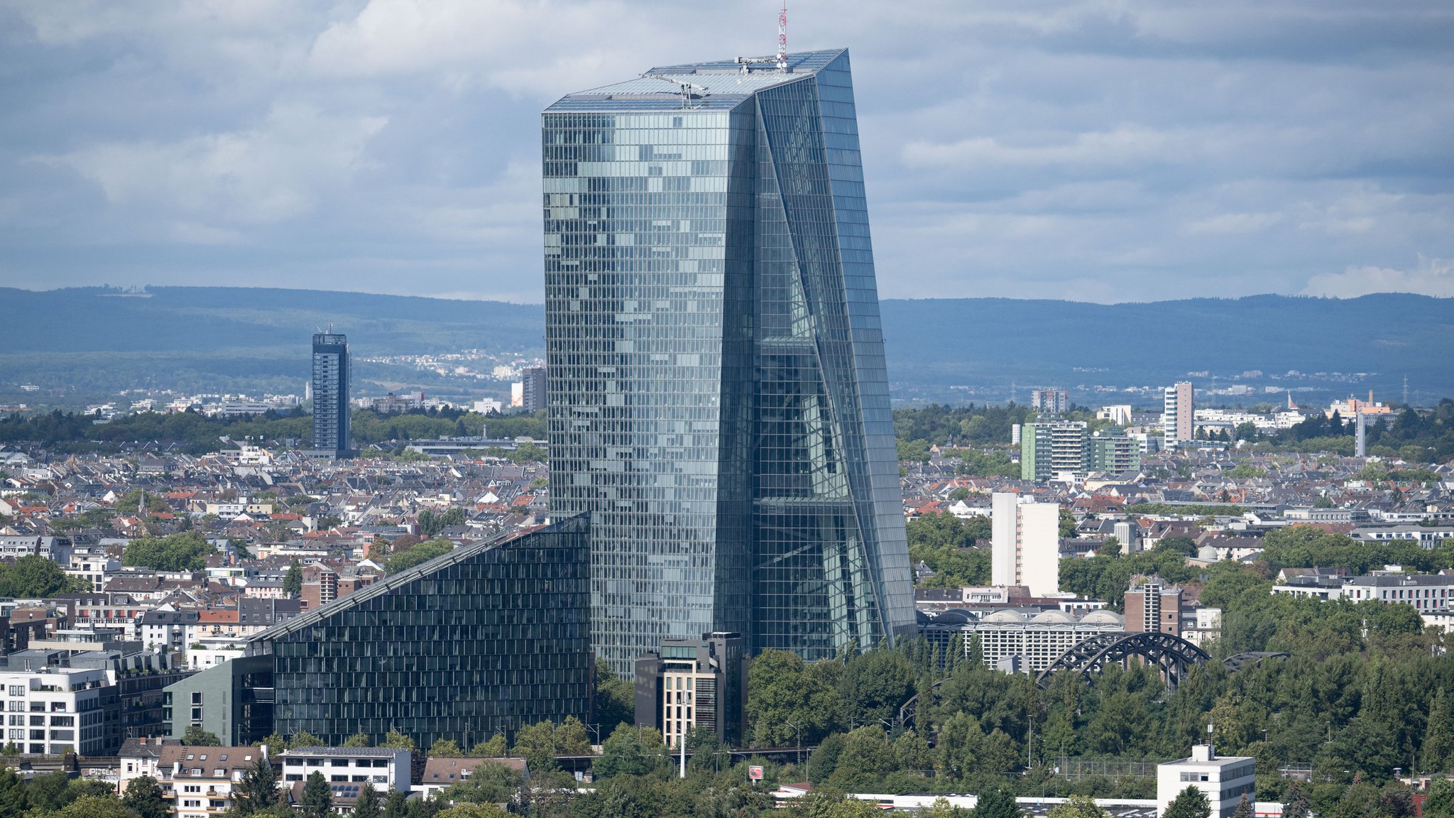 Zentrale der EZB in Frankfurt | Bild: dpa-Bildfunk/Boris Roessler Zentrale der EZB in Frankfurt