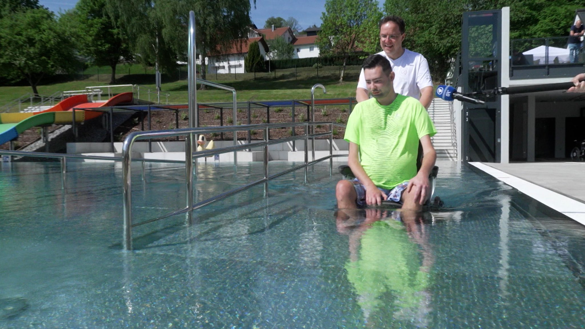 Das Inklusionsbad hat fast alles, was Menschen mit Handicap den Aufenthalt  und das Schwimmen so angenehm wie möglich macht.