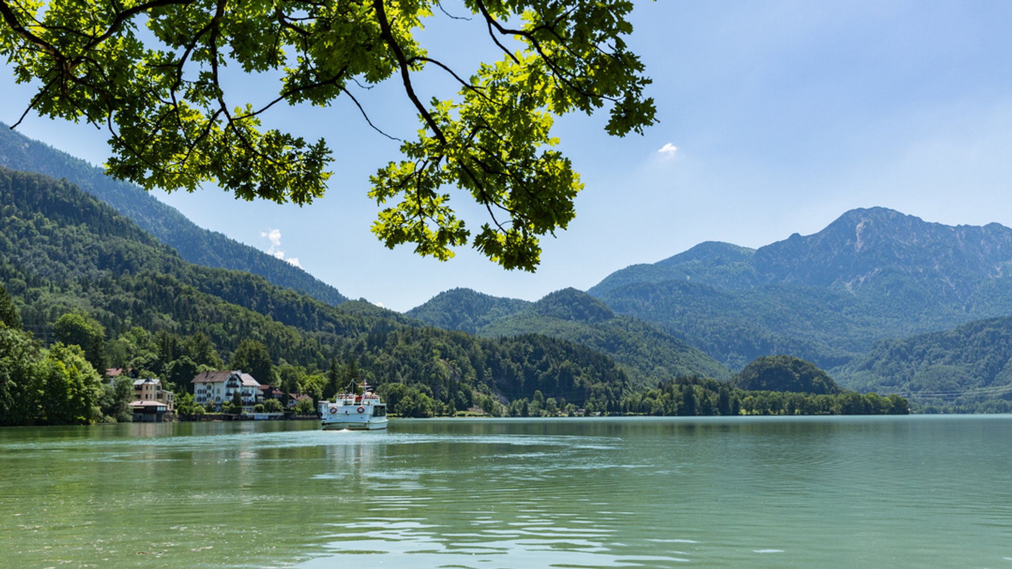 Fünf Stand-up-Paddler nachts vom Kochelsee gerettet