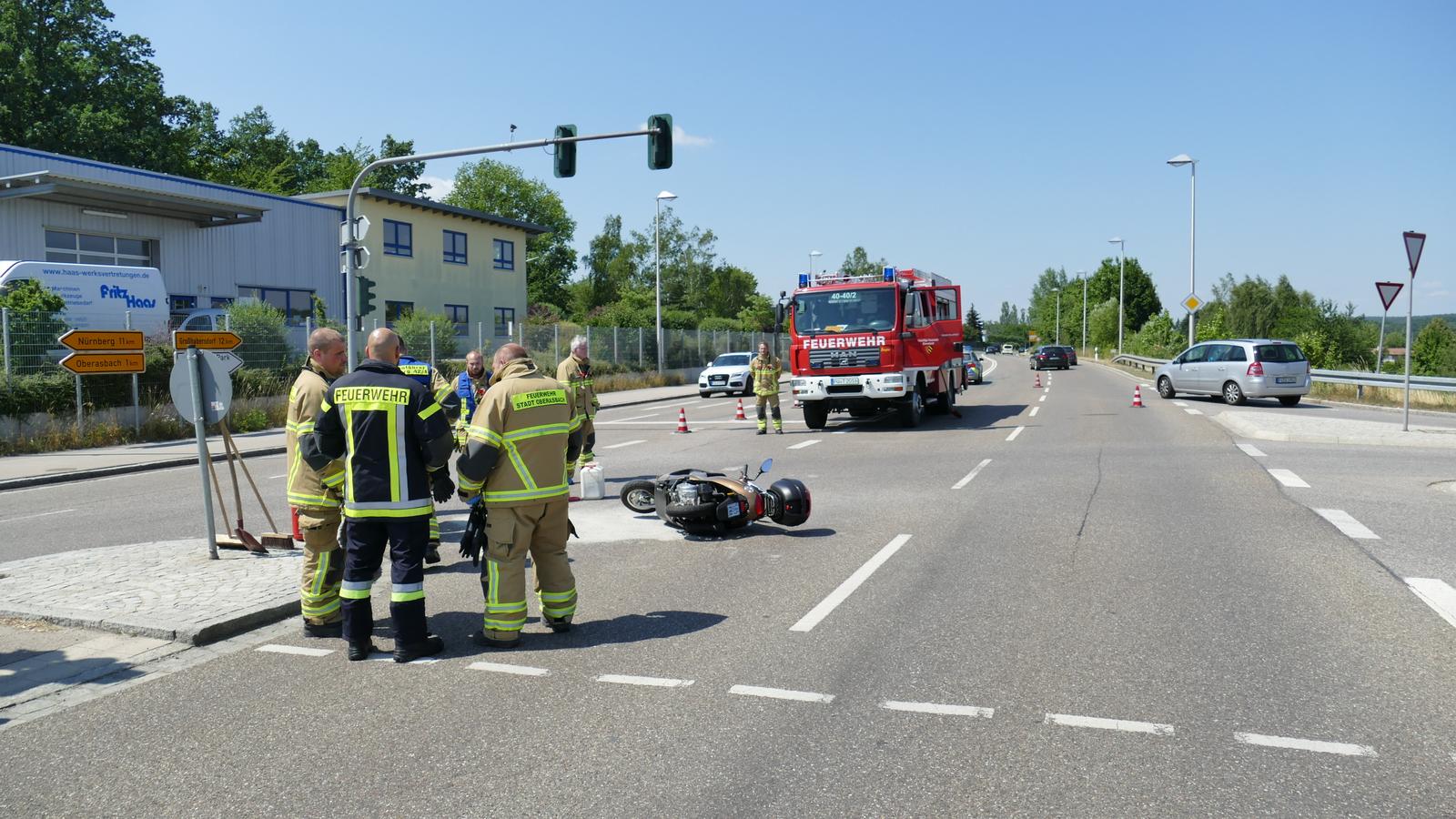 Fuchsstadt Motorradfahrer stößt frontal mit Auto zusammen BR24