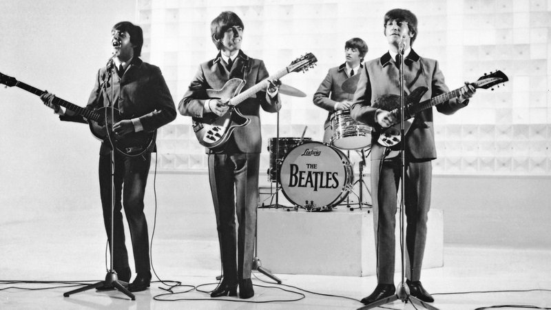Die vier jungen Beatles bei einem Auftritt: Szene aus "The Beatles - A Hard Day's Night"