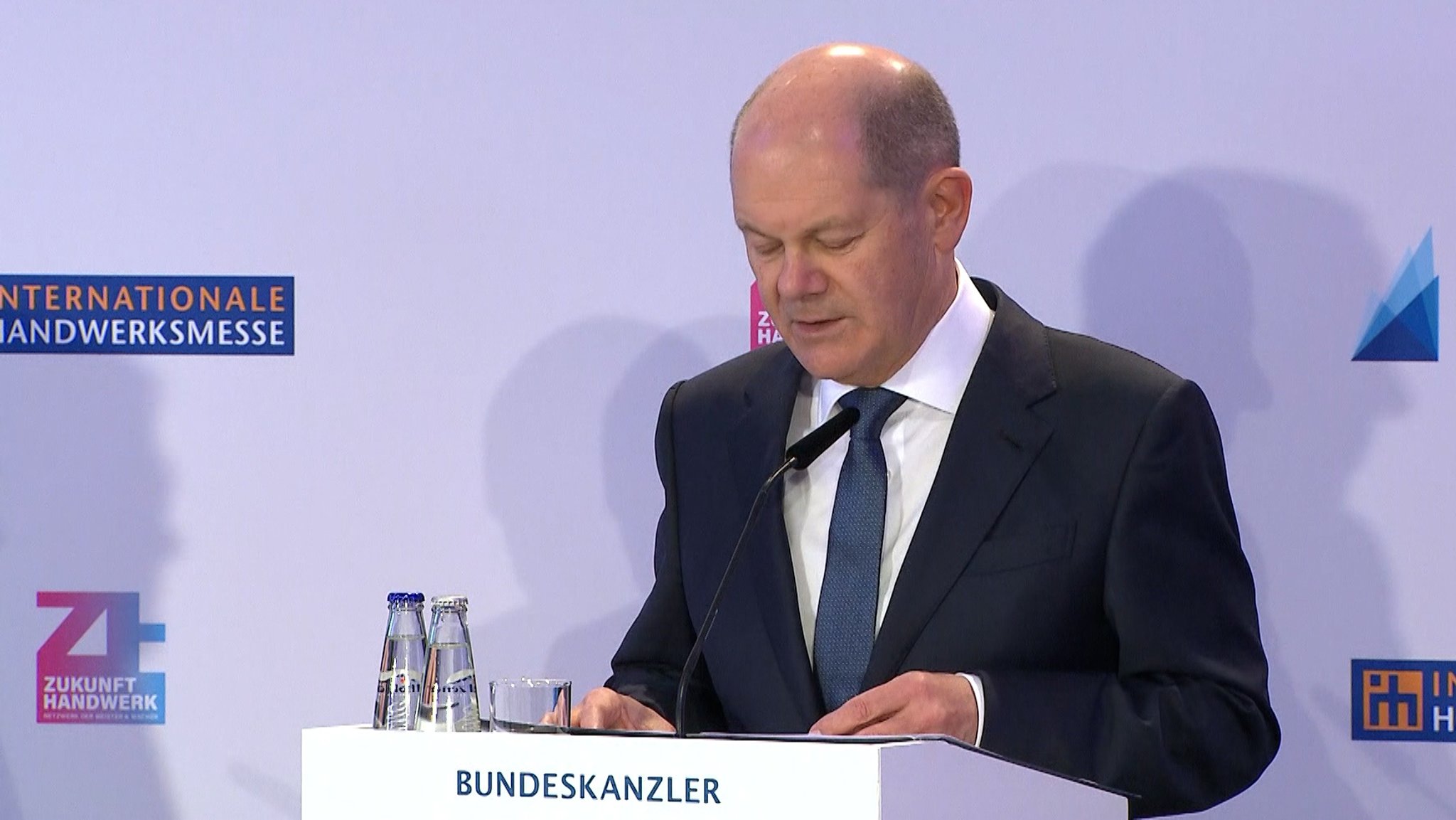 Kanzler Scholz war in München beim Spitzengespräch mit der Wirtschaft am Rande der Internationalen Handwerksmesse. 