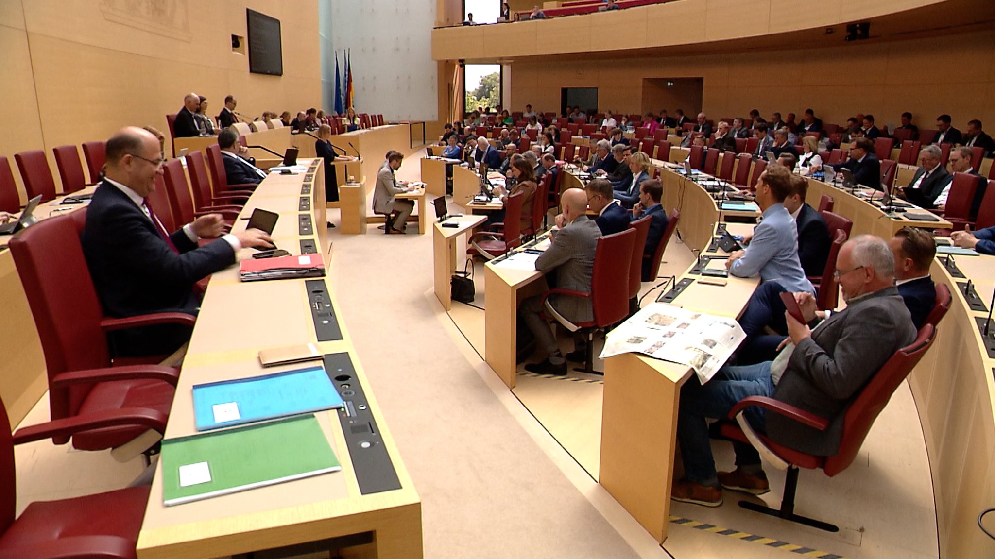 Im bayerischen Landtag hat heute die Haushaltsdebatte begonnen. 