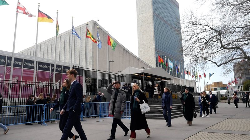 Jedes Jahr bringt die UNO etwa 3.000 Studierende aus allen Kontinenten nach New York, um die Abläufe und Gremien der Vereinten Nationen zu simulieren. | Bild: Alexandra Reese Jedes Jahr bringt die UNO etwa 3.000 Studierende aus allen Kontinenten nach New York, um die Abläufe und Gremien der Vereinten Nationen zu simulieren.