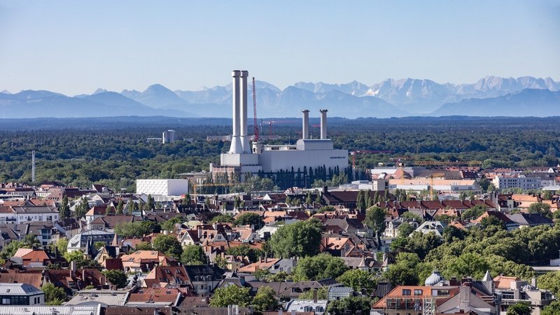 Blick auf das Heizkraftwerk Süd in München.