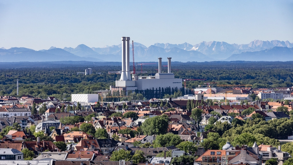 Blick auf das Heizkraftwerk Süd in München.