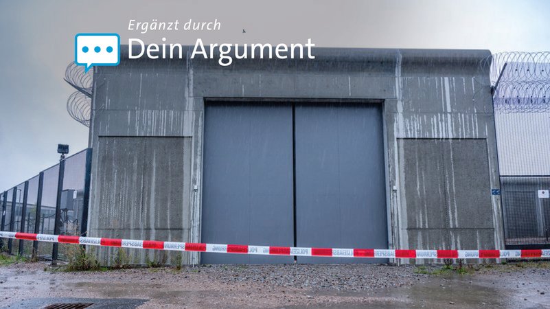 Ein Absperrband der Polizei ist vor einem Tor des Bezirkskrankenhauses Straubing angebracht. | Bild: picture alliance/dpa | Armin Weigel Ein Absperrband der Polizei ist vor einem Tor des Bezirkskrankenhauses Straubing angebracht.