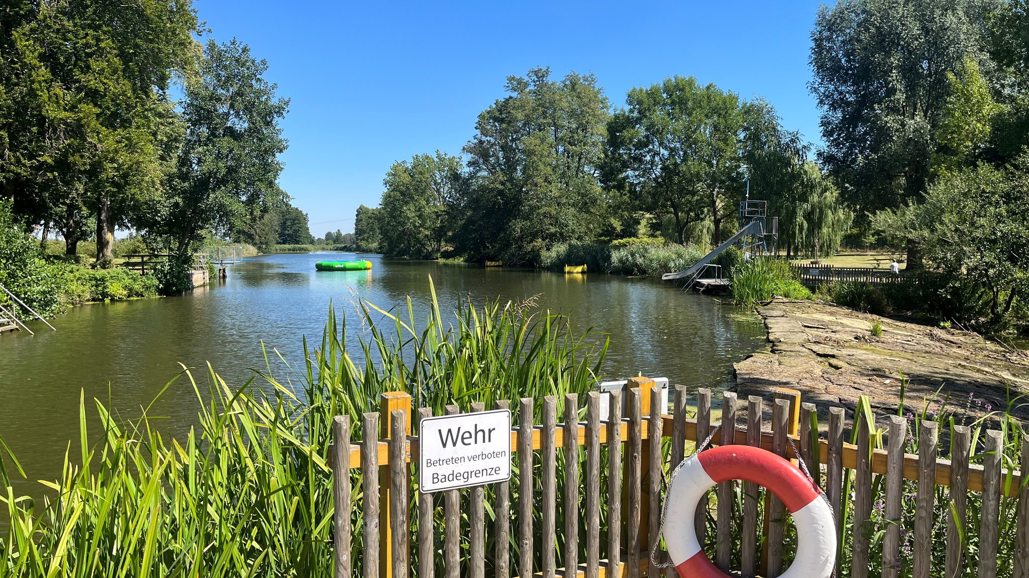 Wörnitz-Flussbad Oettingen: Freibad-Flair in der Natur 