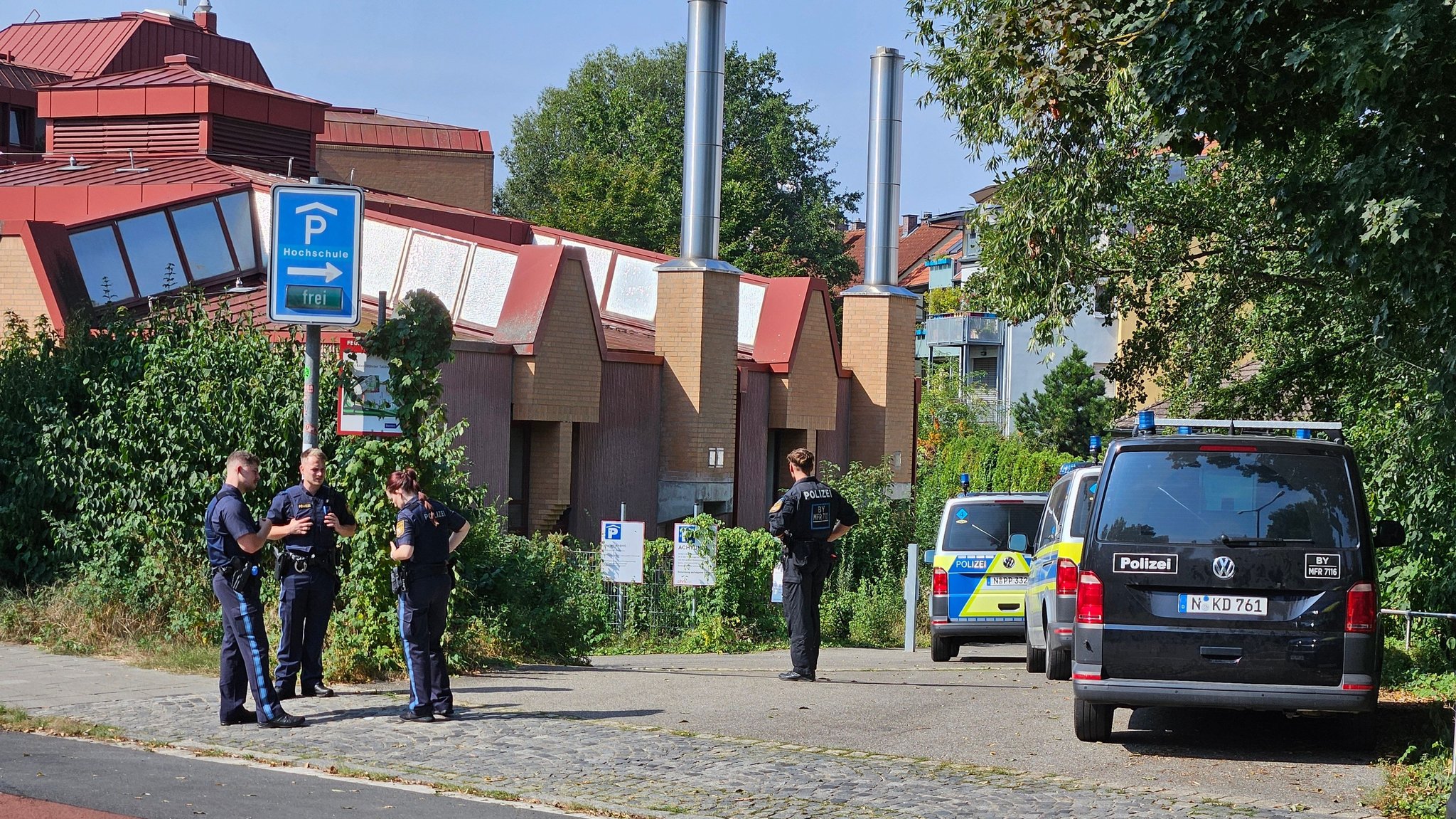 Großaufgebot der Polizei vor der TH Nürnberg