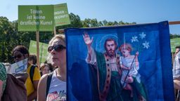 Abtreibungsgegner während einer Demo in Berlin | Bild:pa/dpa/Rolf Zoellner