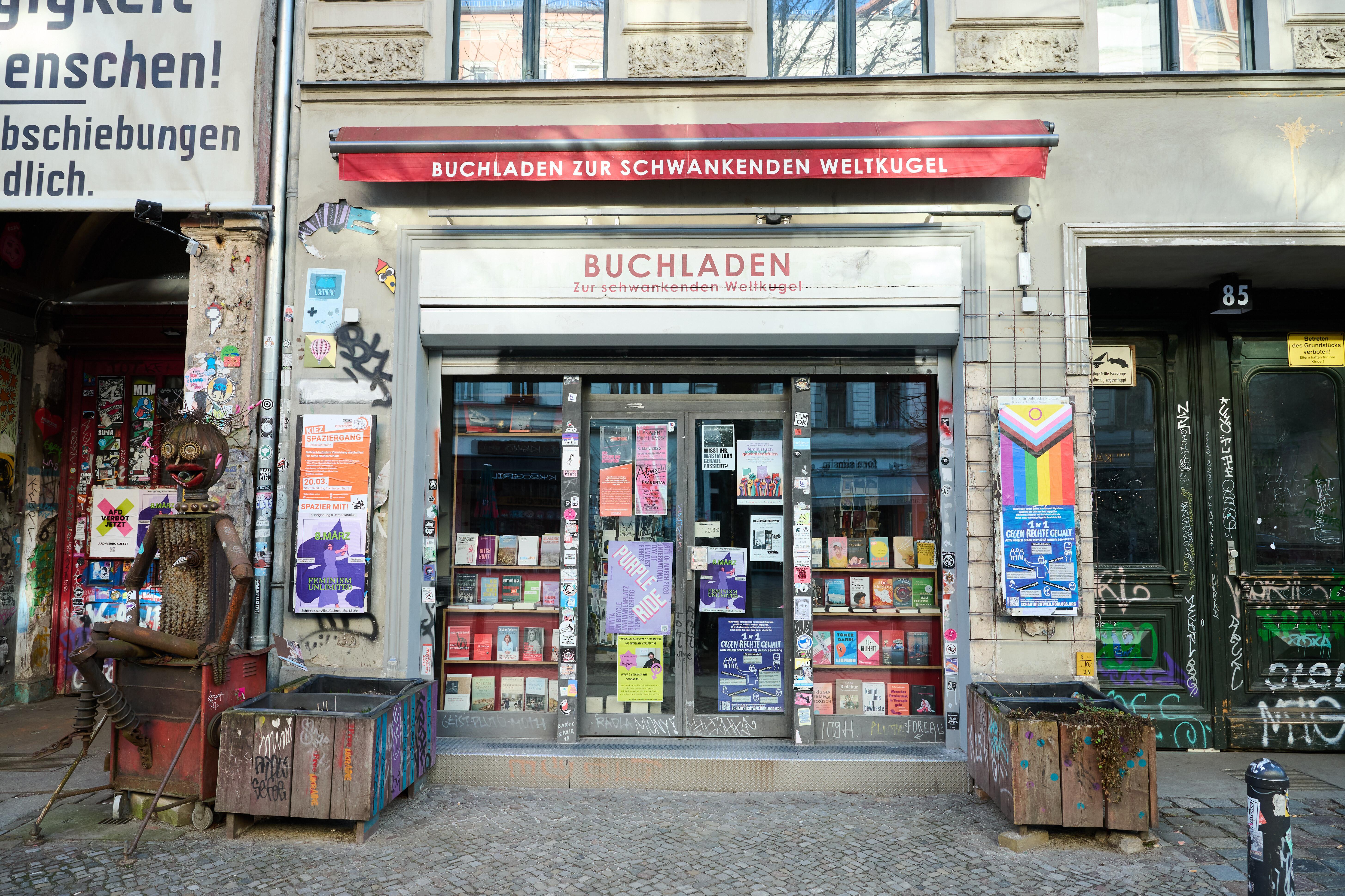 Buchhandlung zur schwankenden Weltkugel | Bild:picture alliance/dpa | Annette Riedl