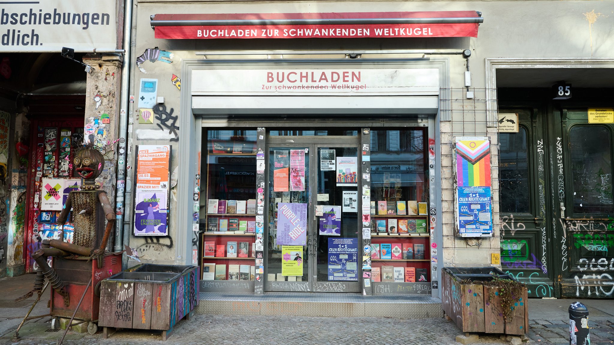 Buchhandlung zur schwankenden Weltkugel