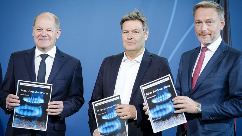 V.l.n.r.: Bundeskanzler Scholz (SPD), Wirtschaftsminister Habeck (Grüne), Finanzminister Lindner (FDP).