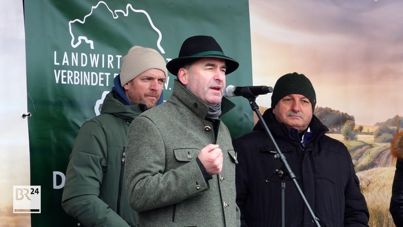 Auf einer Kundgebung in Landshut hat sich Bayerns stellvertretender Ministerpräsident Hubert Aiwanger (Freie Wähler) mit den Landwirten solidarisiert.