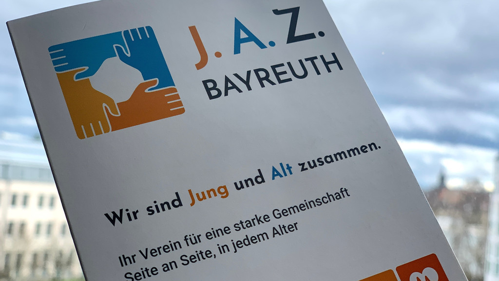 Auf einem Faltblatt des Vereins J.A.Z. sind die Worte "Wir sind Jung und Alt zusammen" zu lesen. 