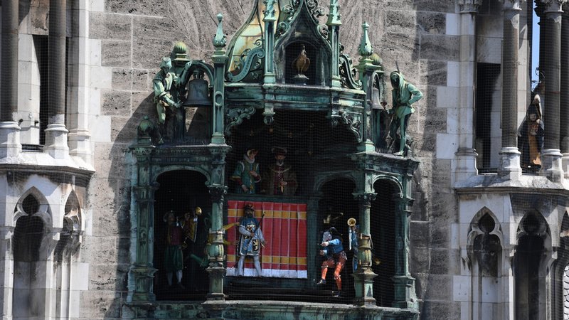 Zu sehen ist das Glockenspiel am Münchner Rathaus | Bild: BR/Felix Hörhager Zu sehen ist das Glockenspiel am Münchner Rathaus