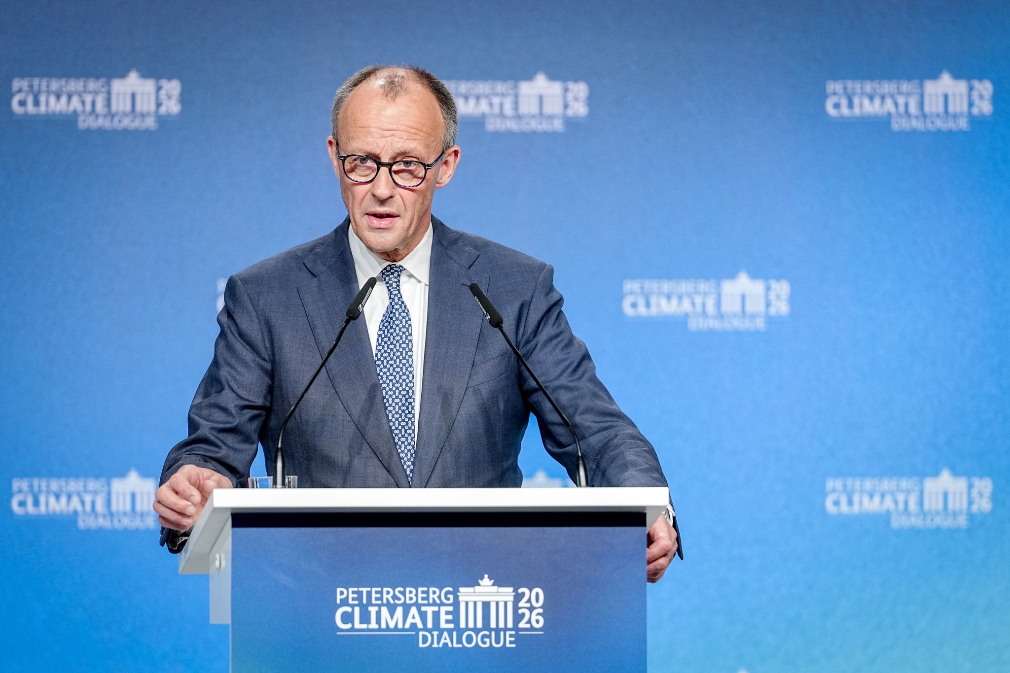 22.04.2026, Berlin: Bundeskanzler Friedrich Merz (CDU) spricht beim 17. Petersberger Klimadialog. Erwartet werden Ministerinnen und Minister aus mehr als 30 Ländern sowie hochrangige Akteure aus Zivilgesellschaft, Wissenschaft, Finanzsektor und Wirtschaft. (zu dpa: «Merz: Deutschland ist zuverlässiger Partner beim Klimaschutz») Foto: Kay Nietfeld/dpa +++ dpa-Bildfunk +++