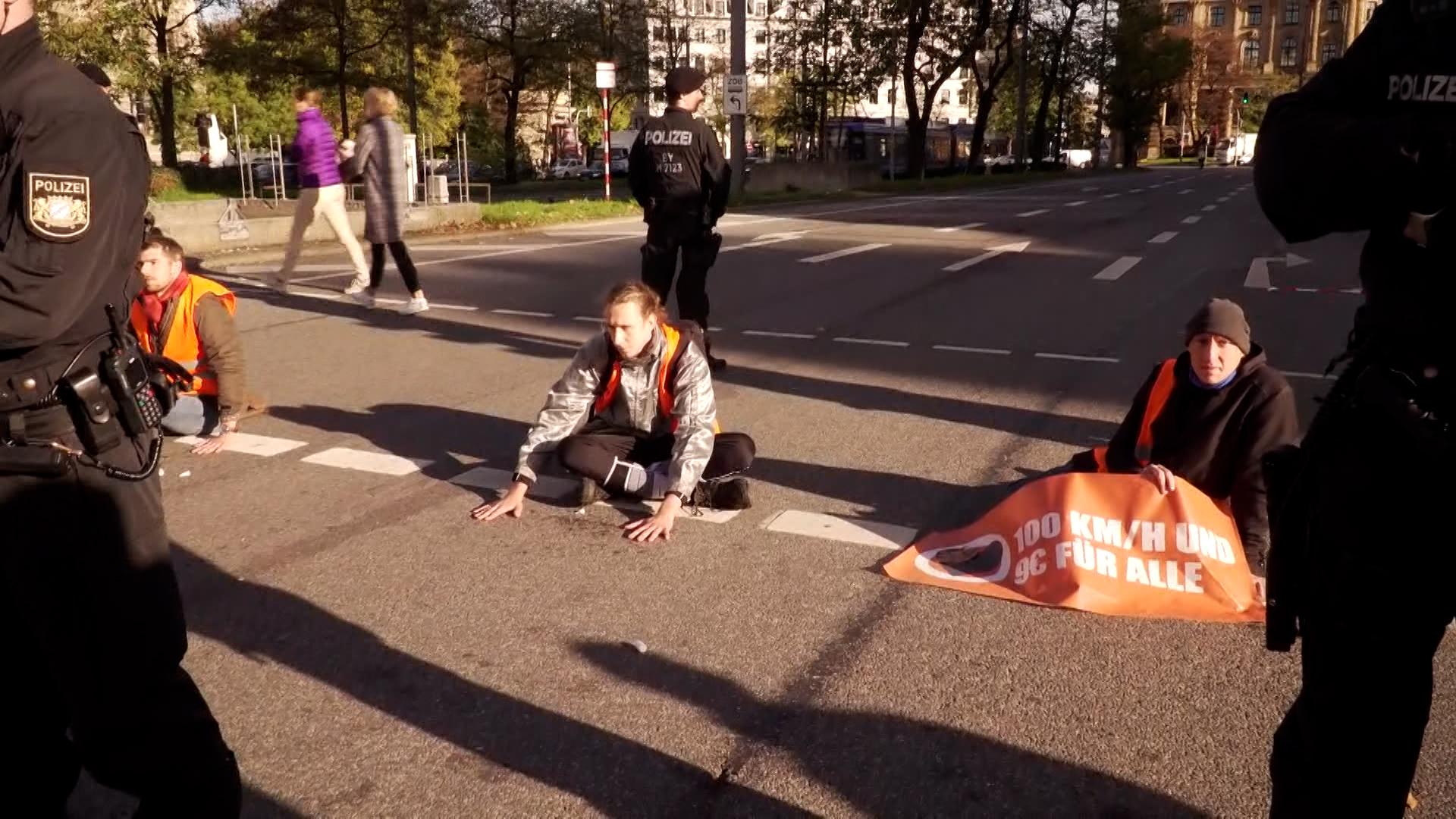 Klimaaktivisten Blockieren Erneut Berufsverkehr In München | BR24