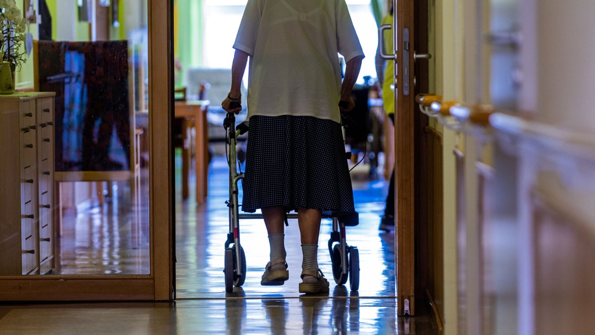 Altenpflege: Insolvenz wegen hoher Preise "denkbar"