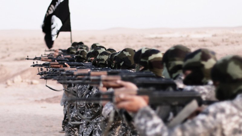 IS-Kämpfer (Archivbild) | Bild: pa/dpa/ZUMAPRESS.com | Dabiq IS-Kämpfer (Archivbild)