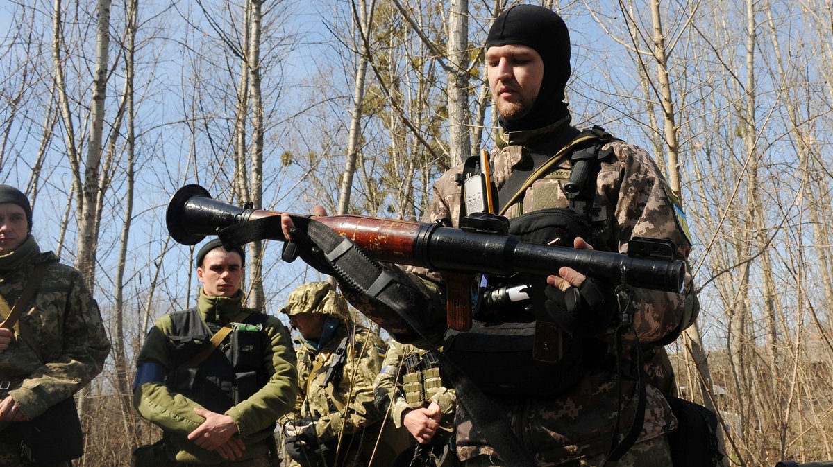 Waffentraining für ukrainische Soldaten