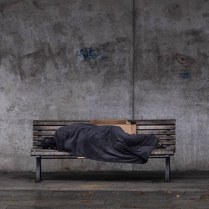 Angst haben fast alle - Gewalt im Leben von Obdachlosen - radioFeature | BR Podcast