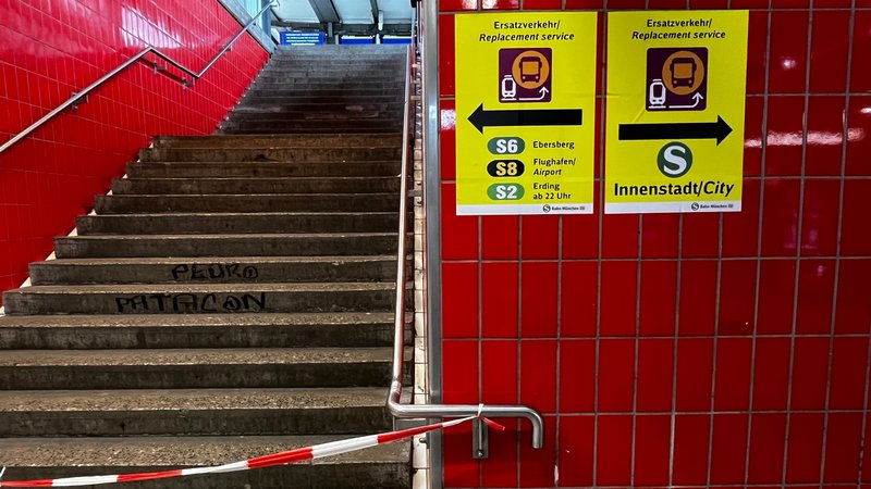 Gesperrter S-Bahnsteig am Münchner Ostbahnhof. | Bild: BR / Sandra Demmelhuber Gesperrter S-Bahnsteig am Münchner Ostbahnhof.