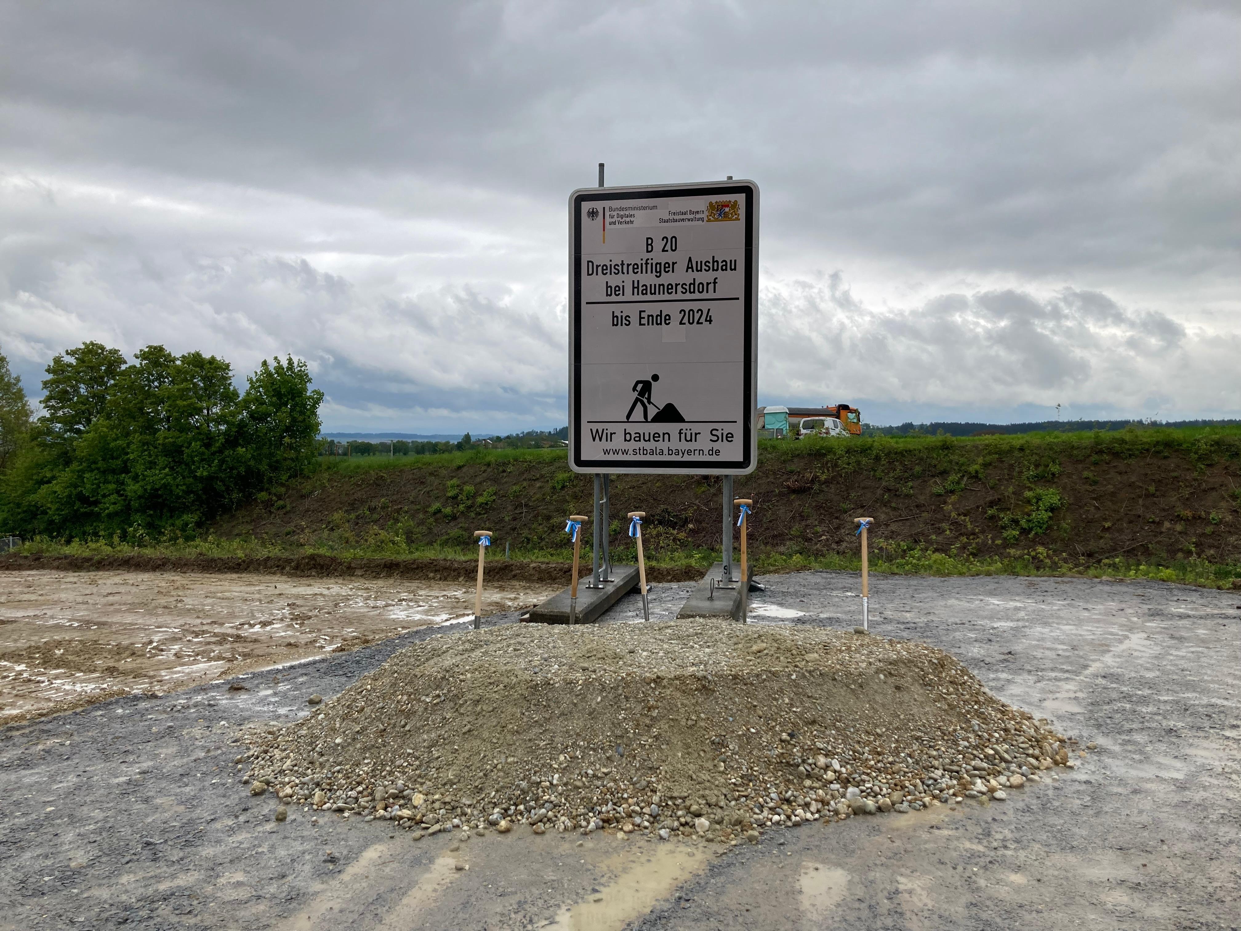 Spatenstich zum Ausbau der B20 bei Haunersdorf