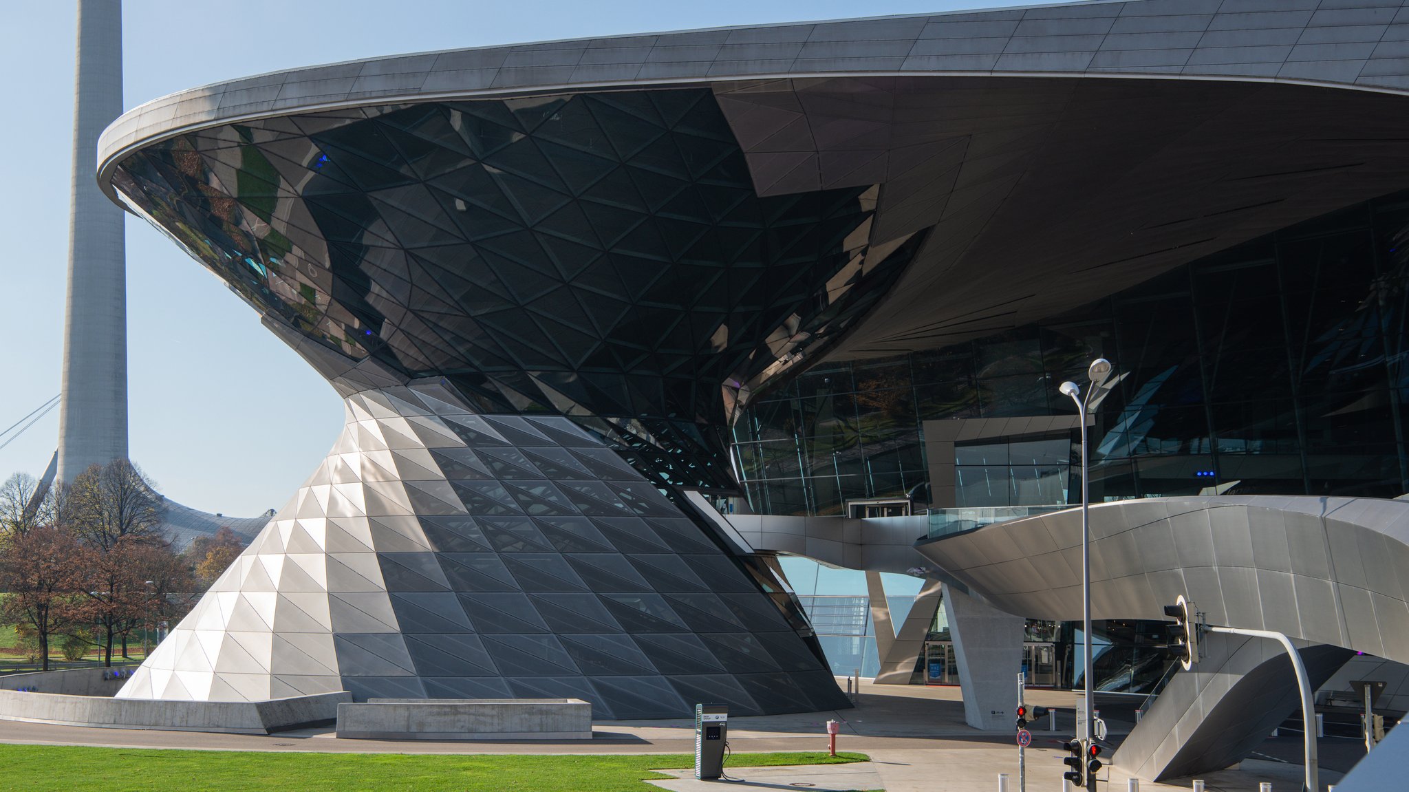 BMW-Welt an der Firmenzentrale der BMW AG in Muenchen am Petuelring (Archivbild)