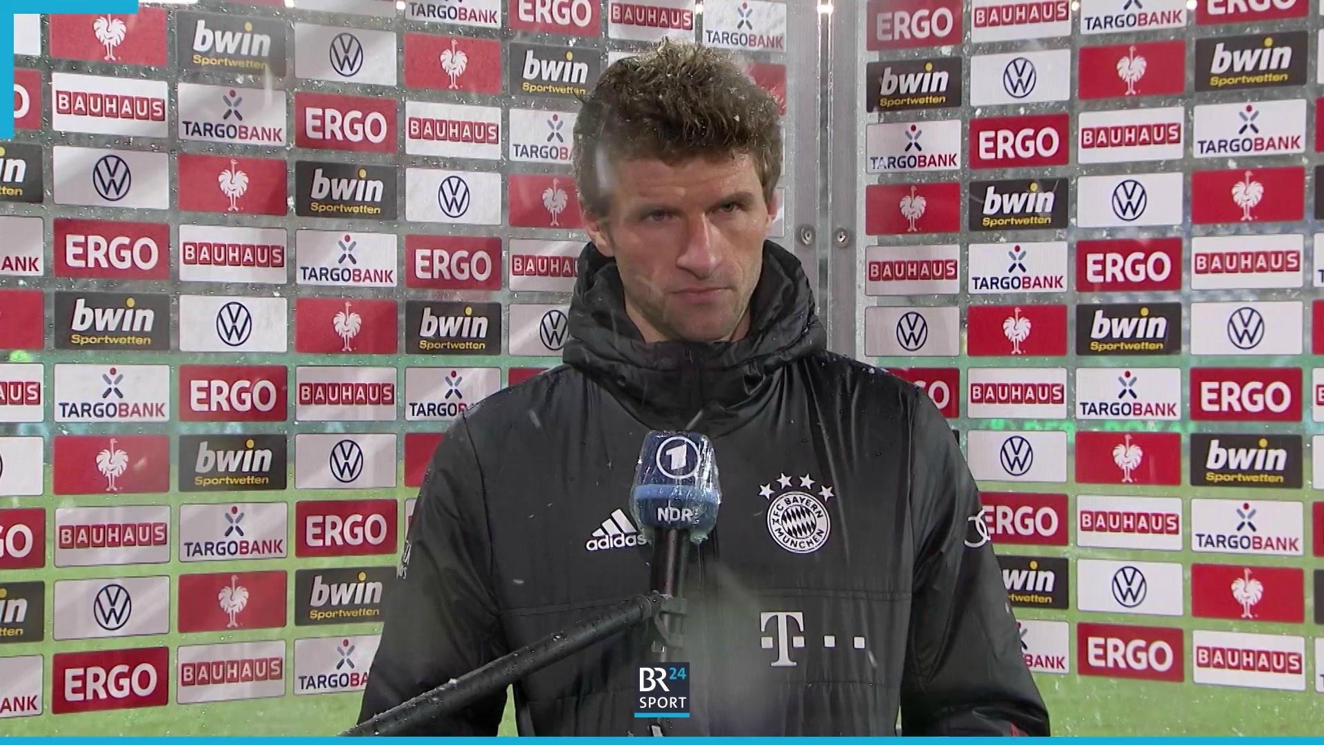 Nach Bayerns Pokalaus : Thomas Müller sauer: Nicht lachen Nach Bayerns Pokalaus : Thomas Müller sauer: Nicht lachen