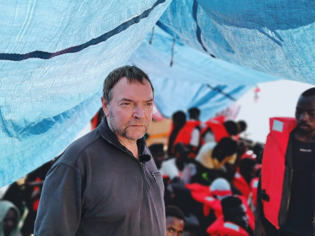 Kapitän Claus-Peter Reisch steht auf dem Deck des Rettungsschiff «Eleonore». Die «Eleonore» hat am 26.08.2019 rund 100 Migranten vor der libyschen Küste aufgenommen.