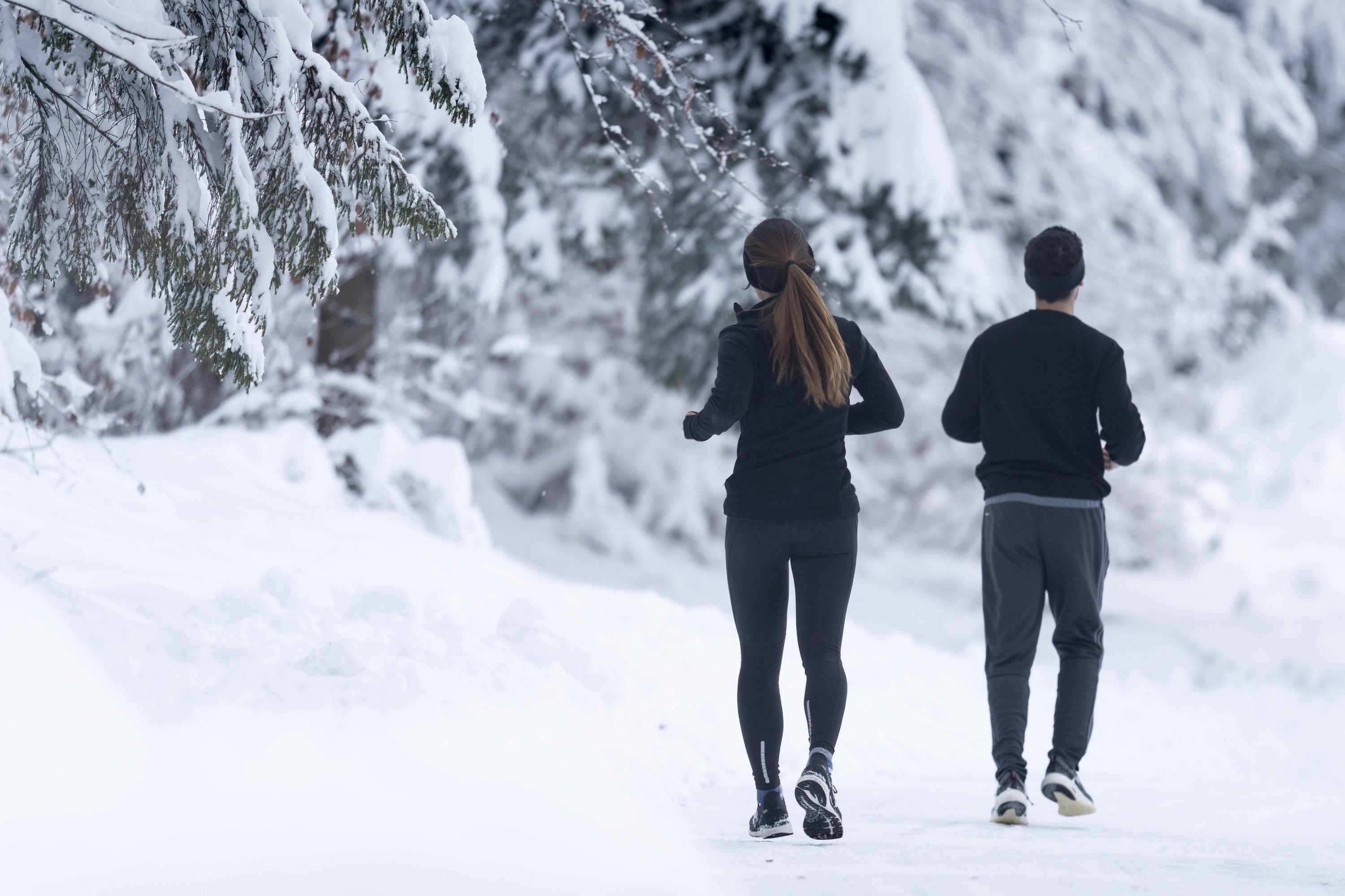 Jogger im Schnee