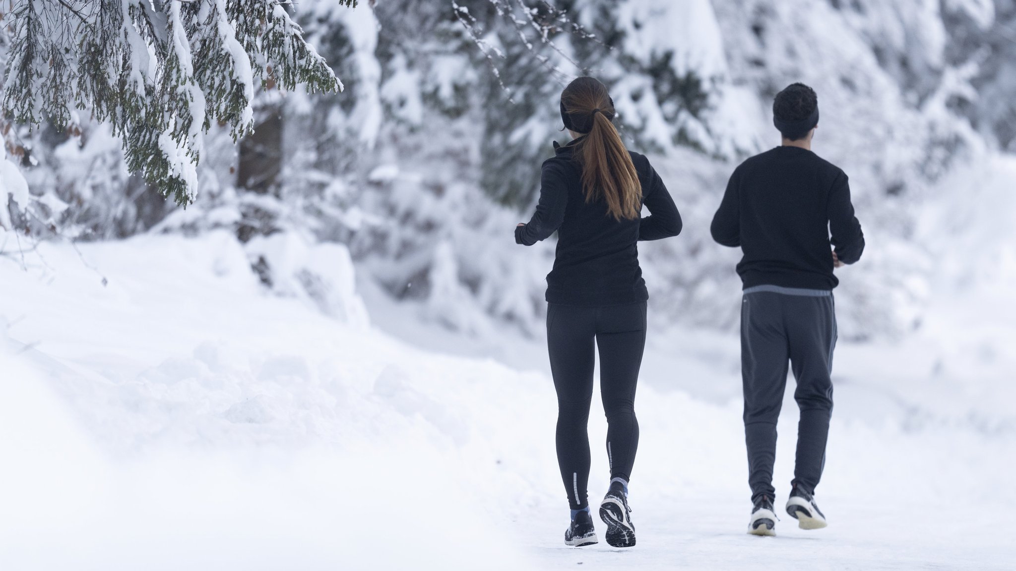 Jogger im Schnee