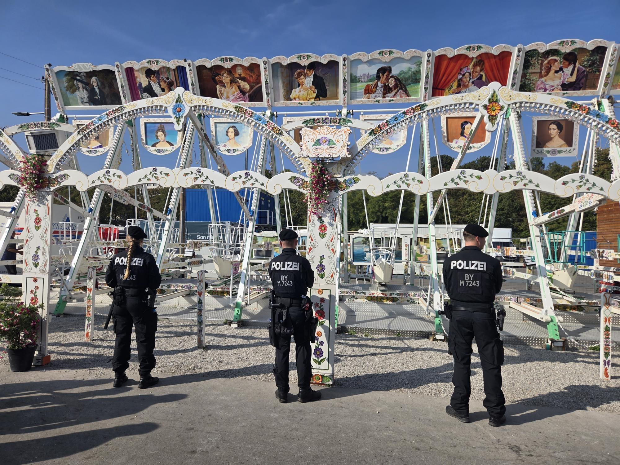 Unfall an Schiffsschaukel auf Oktoberfest: Mann schwer verletzt