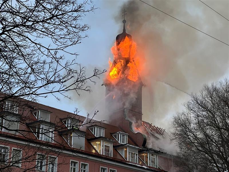 Großbrand in München Pflegeheim geräumt BR24