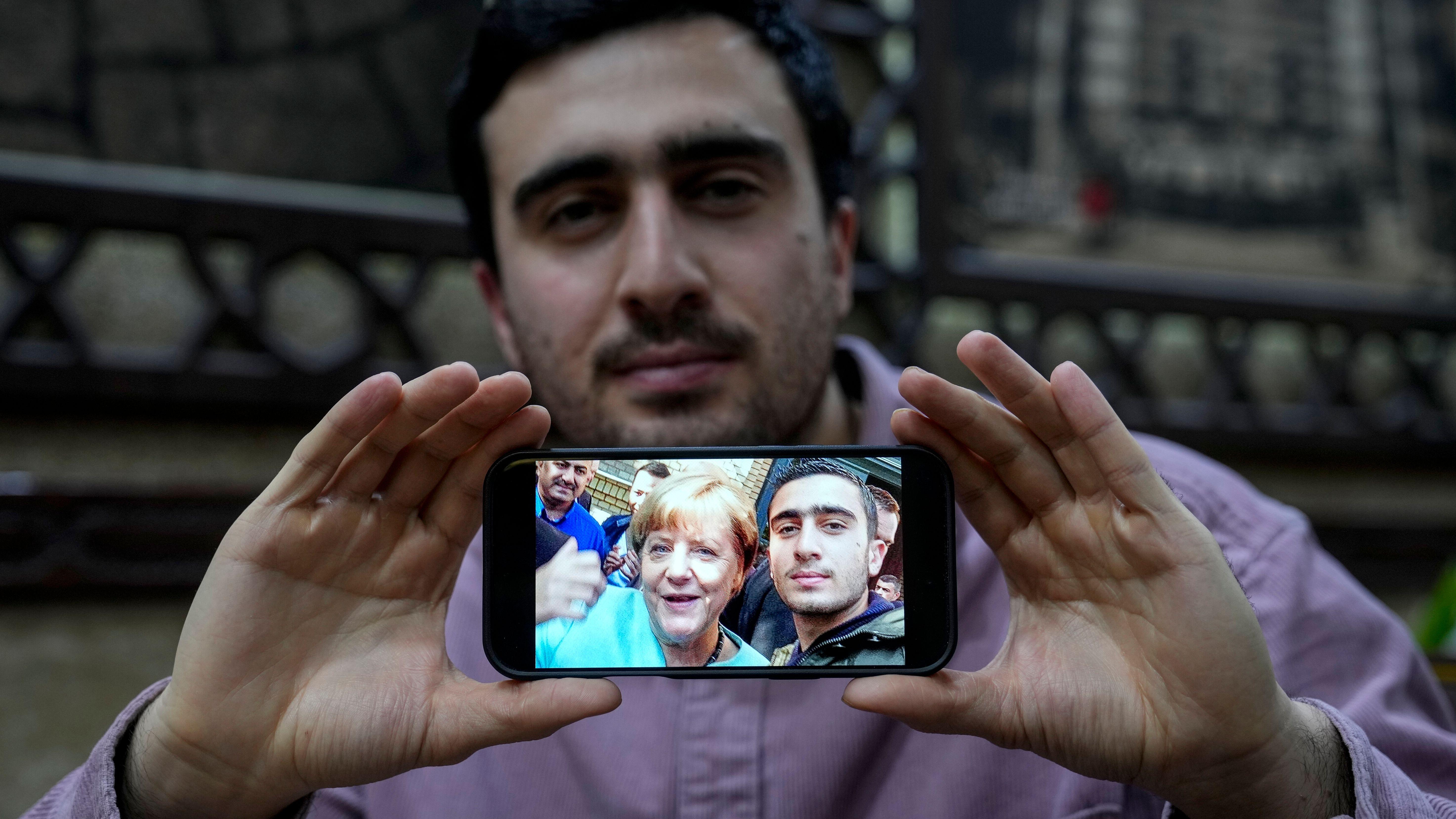 Anas Modamani nahm 2015 als 18-Jähriger ein medial bekanntes Selfie mit Kanzlerin Merkel auf. 